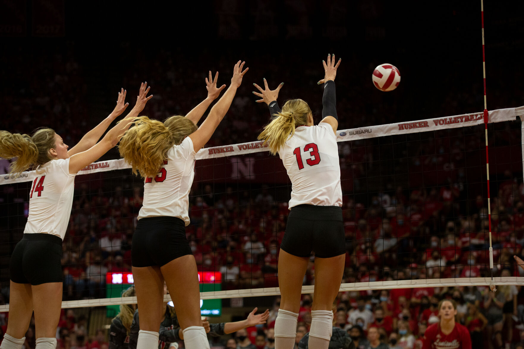 Volleyball vs Louisville Photo No. 4